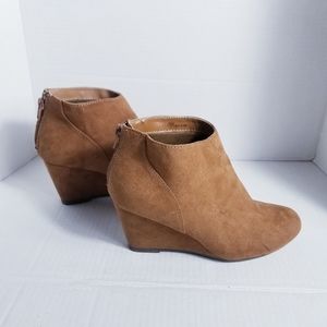 FIONI BROWN WEDGE BOOTS SIZE 7.5